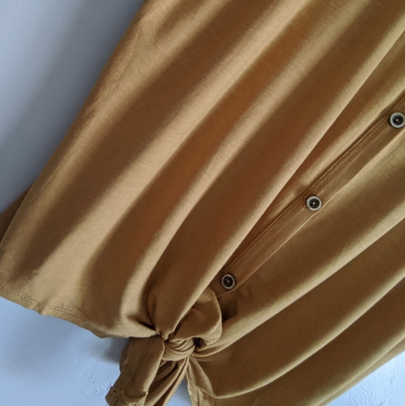 FINAL SALE 🆕🌿DRAPED BUTTON DOWN TOP🌿 - Picture 4 of 7